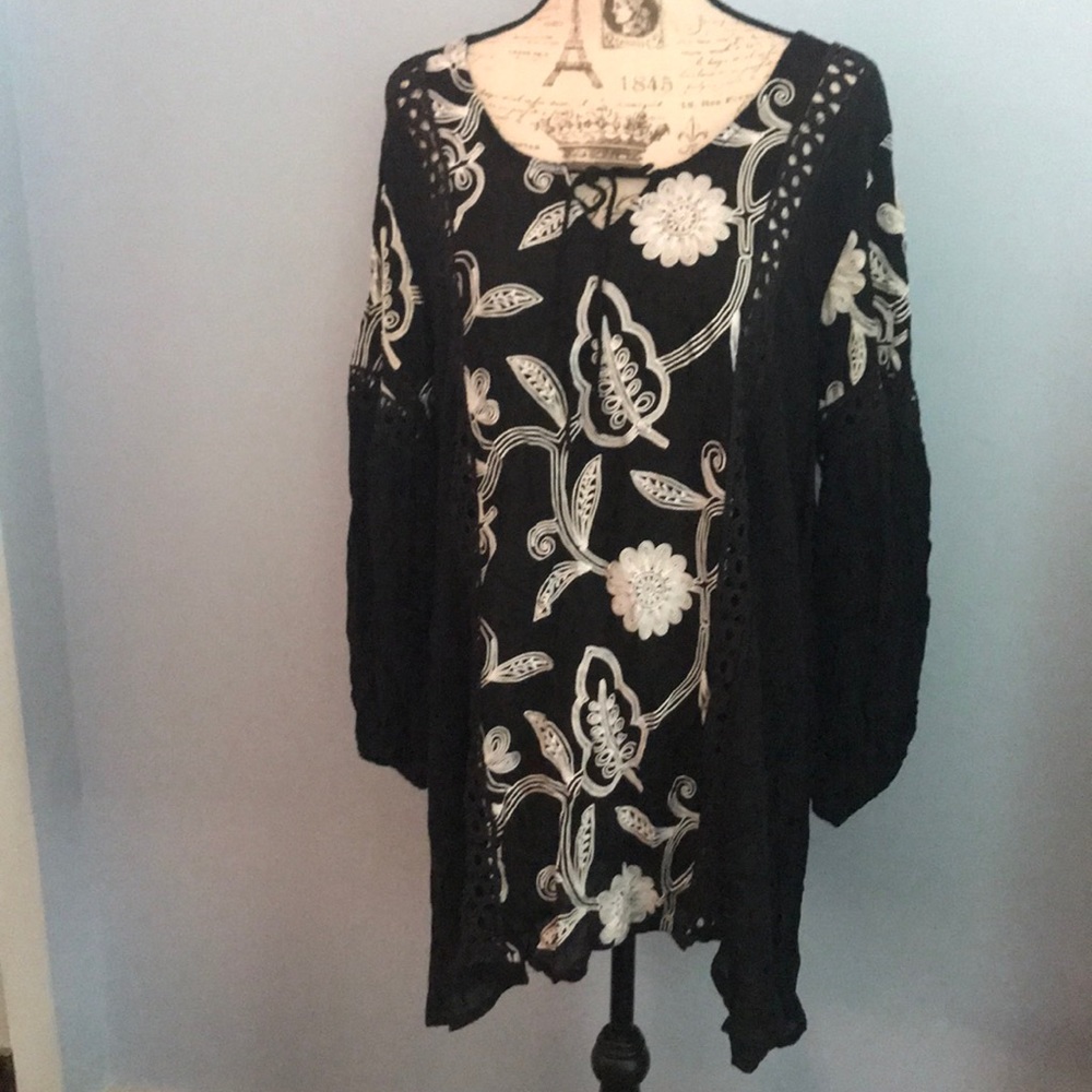 🆕 Velzera Boho Floral Embroidered & Crochet Tunic